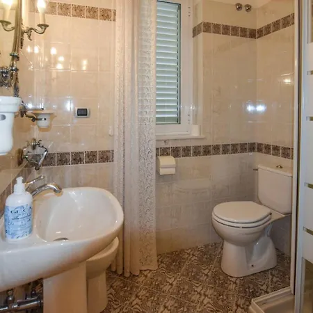 Sophia By Nicola Real Estate * Corsanico-Bargecchia